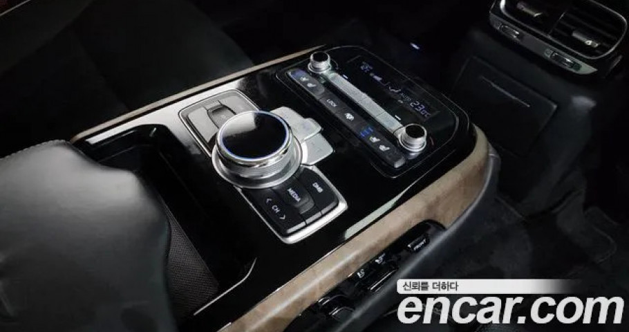 Genesis G90 