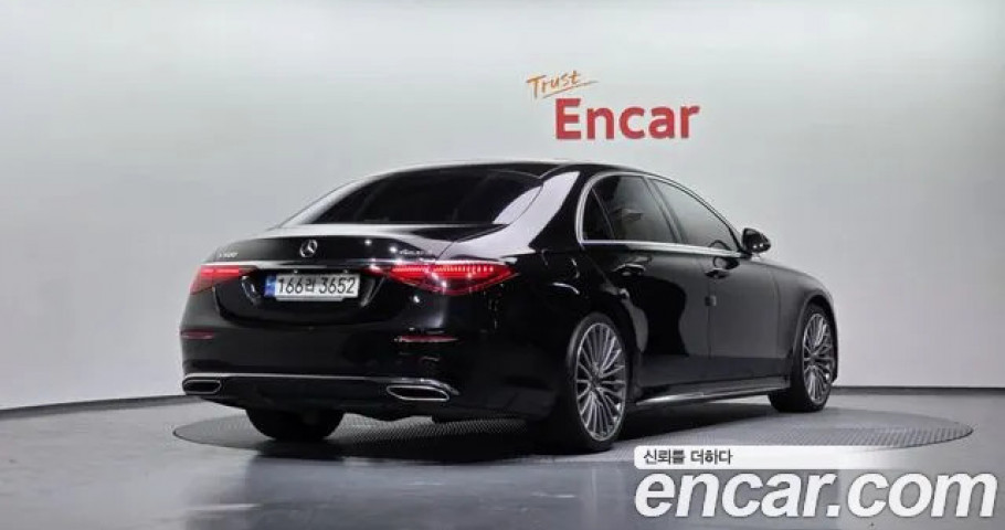 Mercedes-Benz S-Class 