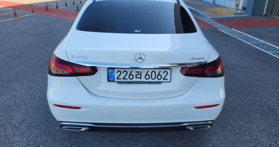 Mercedes-Benz E-Class 