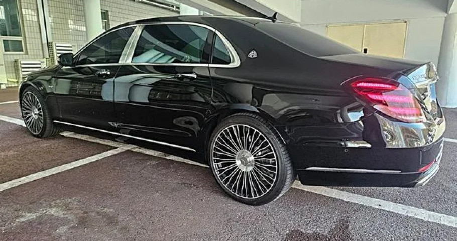 Mercedes-Benz S-Class 