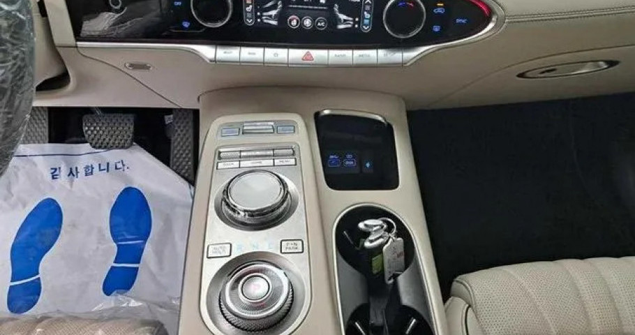 Genesis Gv70 