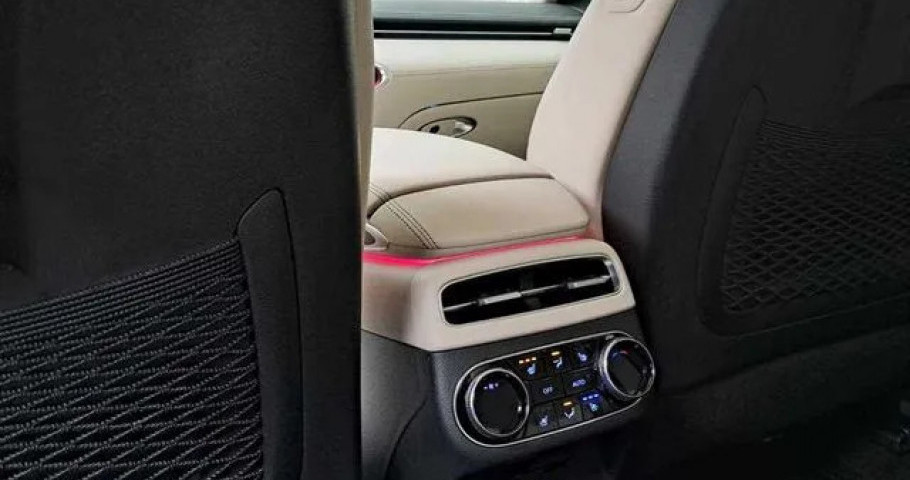 Genesis Gv70 