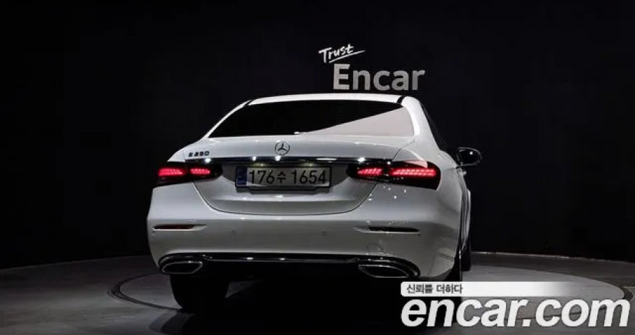 Mercedes-Benz E-Class 