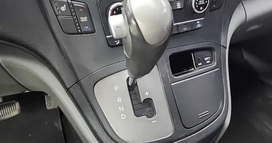 Hyundai Starex 