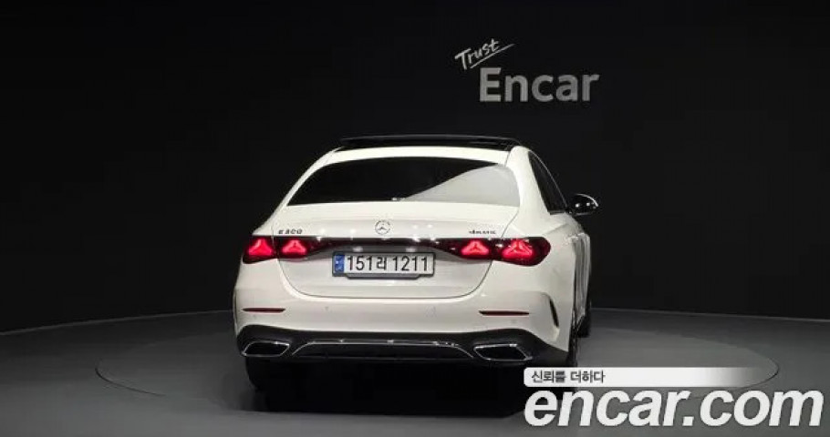 Mercedes-Benz E-Class 