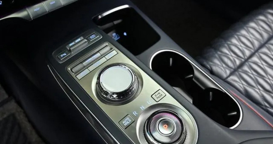 Genesis Gv70 
