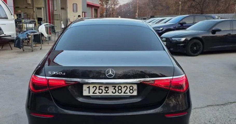 Mercedes-Benz S-Class 