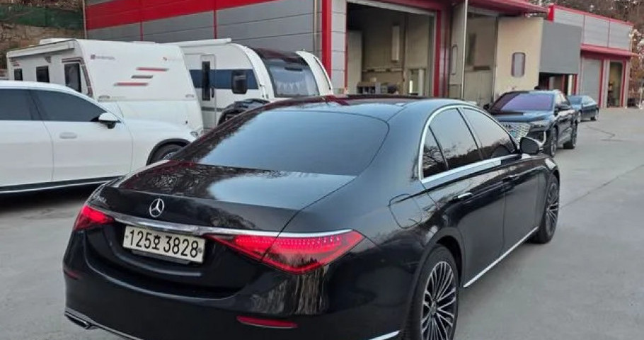 Mercedes-Benz S-Class 
