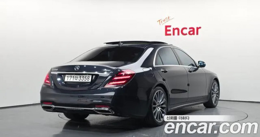 Mercedes-Benz S-Class 
