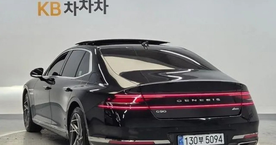 Genesis G90 
