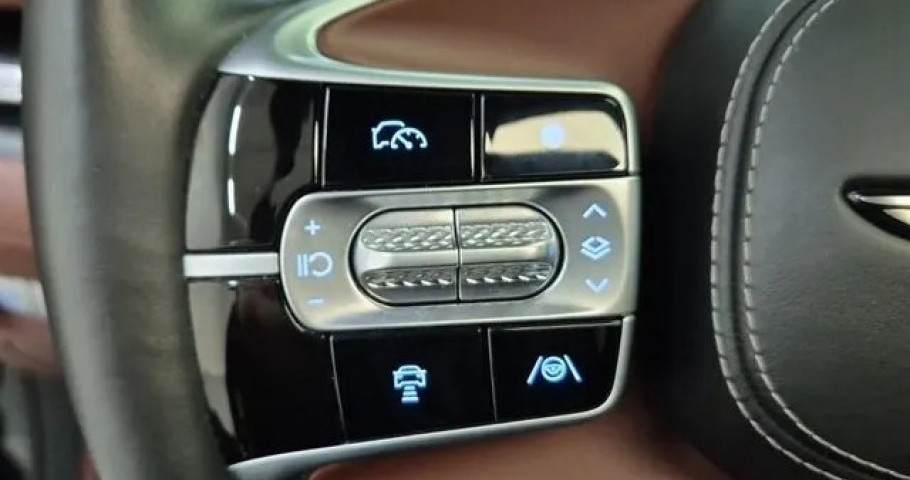 Genesis G90 