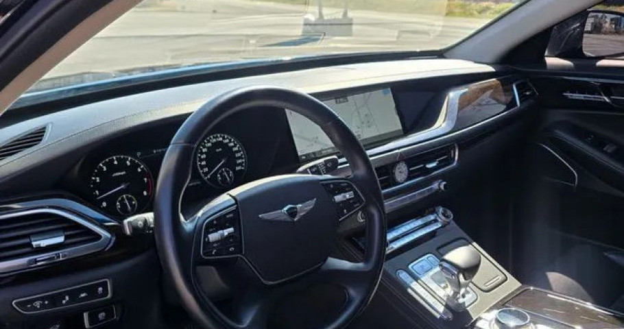 Genesis G90 