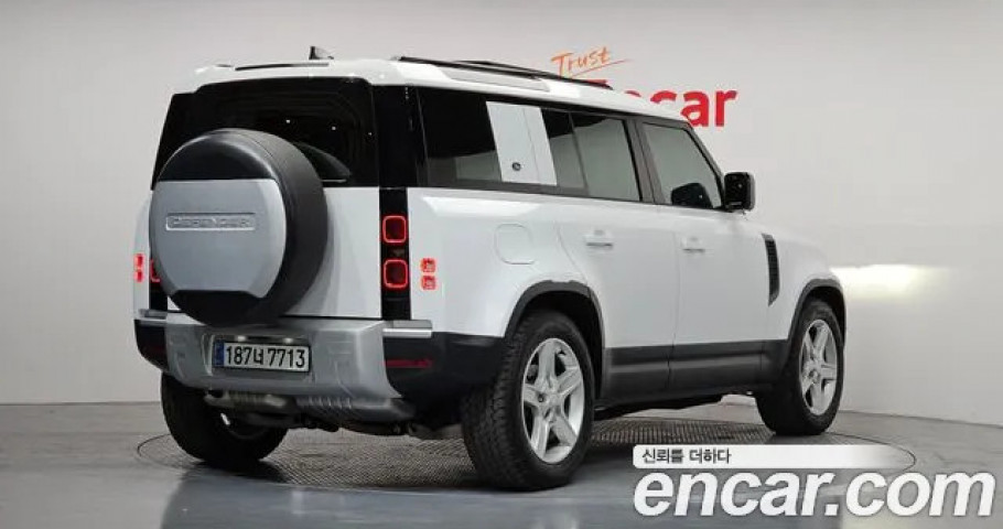 Land Rover Defender 