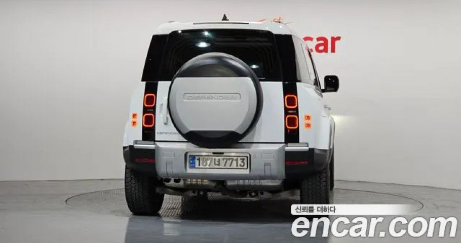 Land Rover Defender 