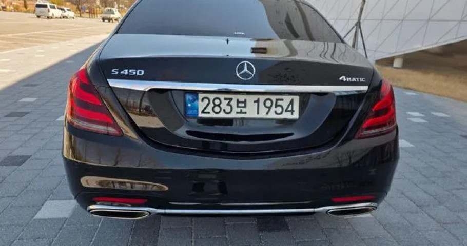 Mercedes-Benz S-Class 