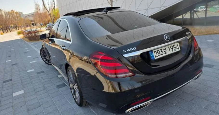 Mercedes-Benz S-Class 