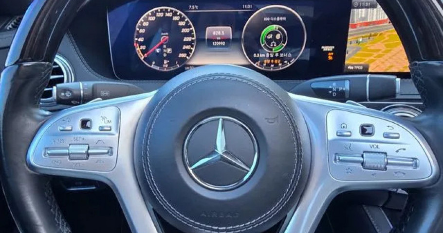 Mercedes-Benz S-Class 