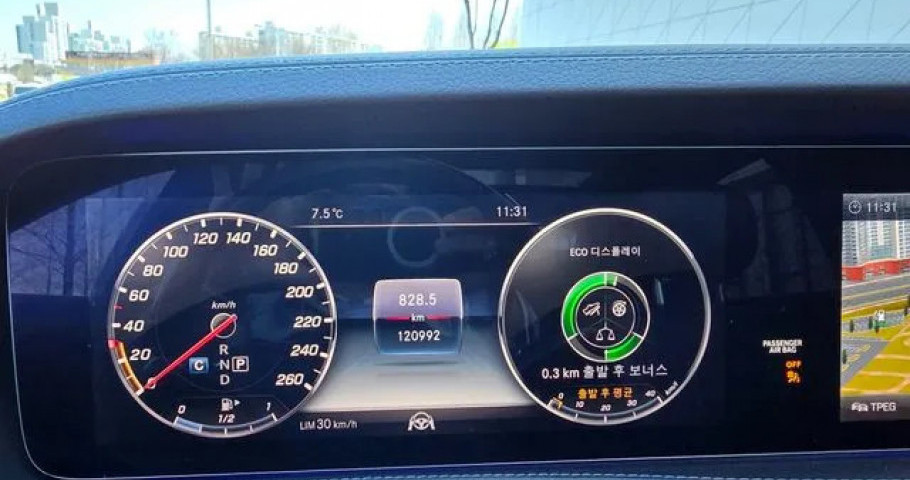 Mercedes-Benz S-Class 
