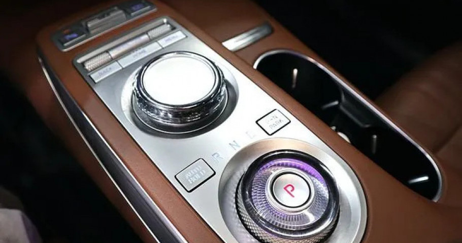 Genesis Gv70 