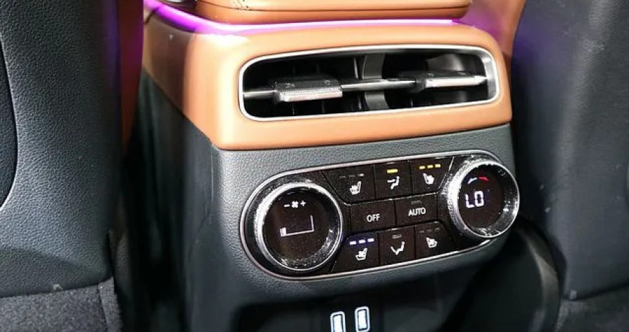 Genesis Gv70 