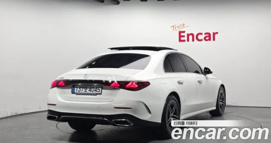 Mercedes-Benz E-Class 