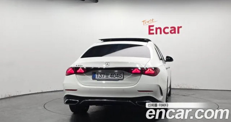 Mercedes-Benz E-Class 