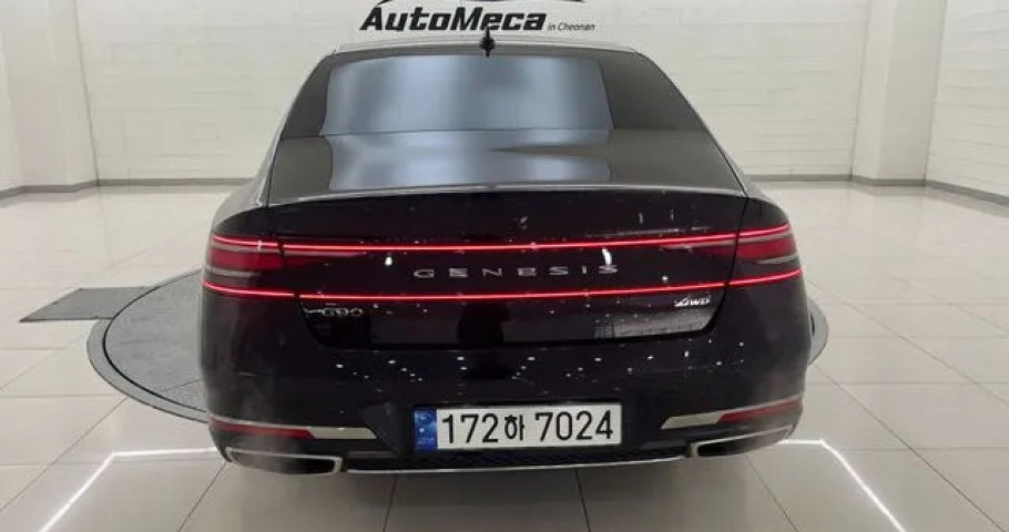 Genesis G90 