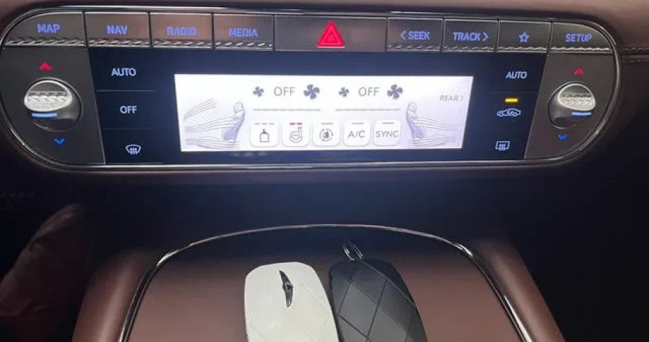 Genesis G90 
