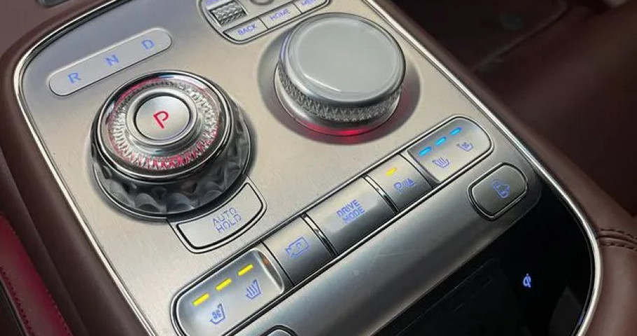 Genesis G90 