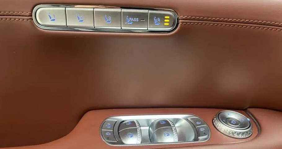 Genesis G90 