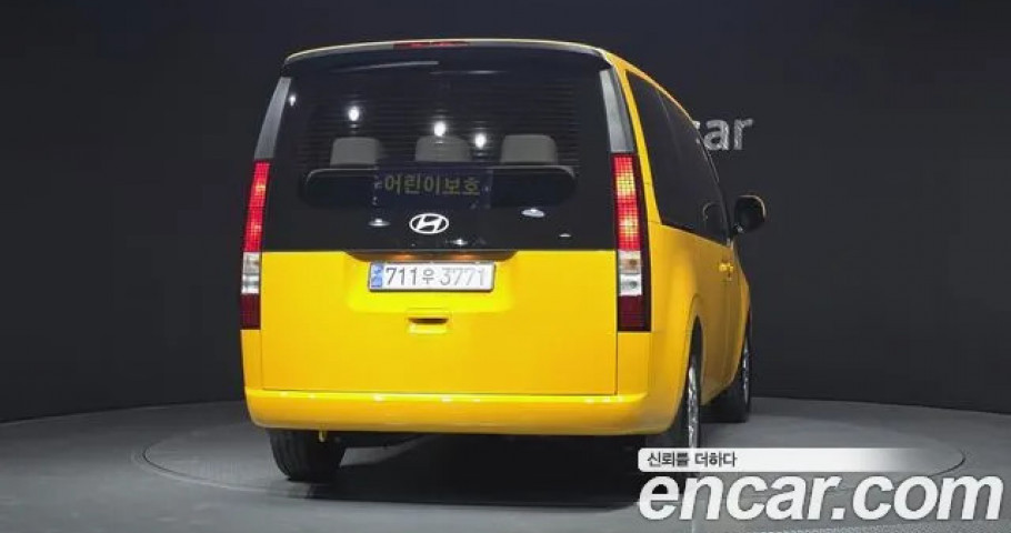 Hyundai Staria 