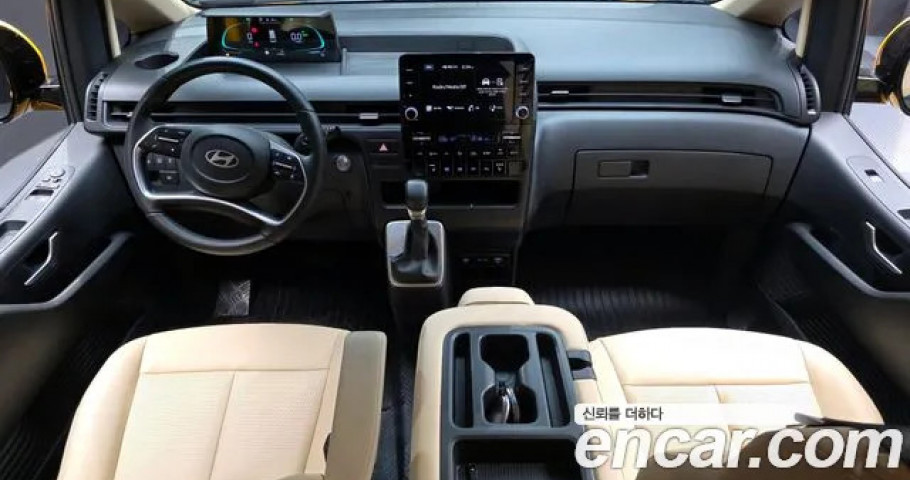 Hyundai Staria 