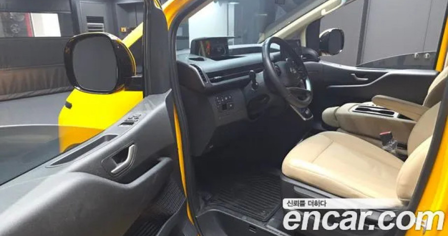Hyundai Staria 