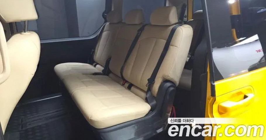 Hyundai Staria 