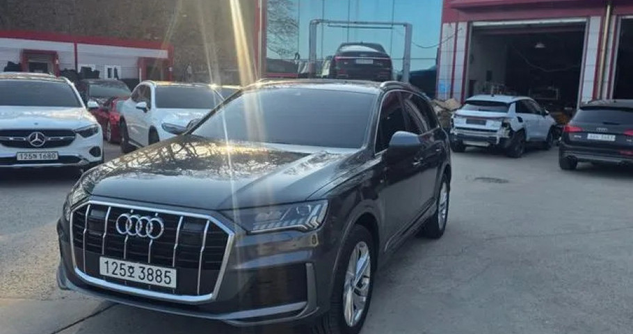 Audi Q7 