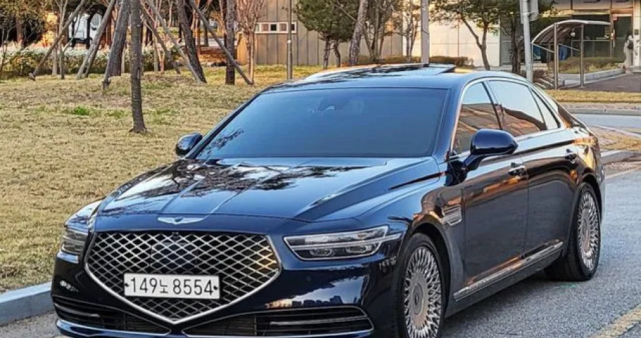 Genesis G90 