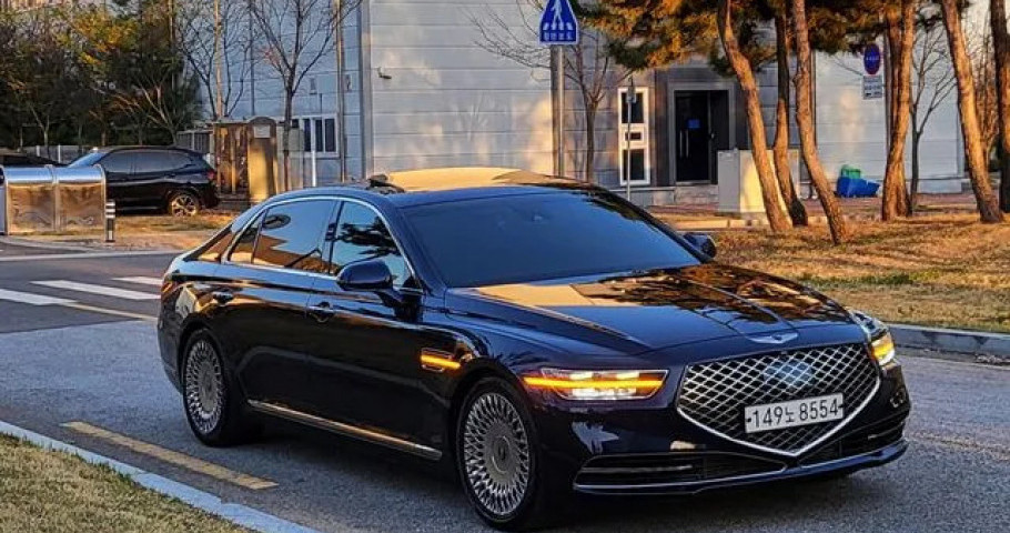 Genesis G90 