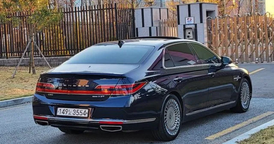 Genesis G90 