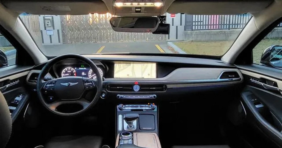 Genesis G90 
