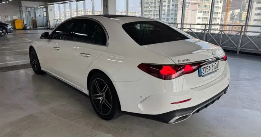 Mercedes-Benz E-Class 