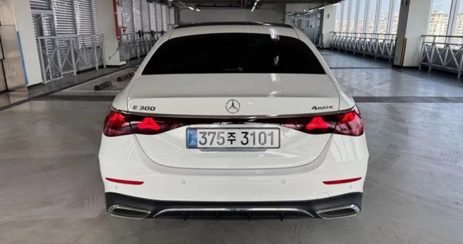 Mercedes-Benz E-Class 
