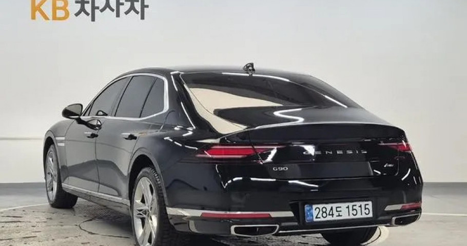 Genesis G90 