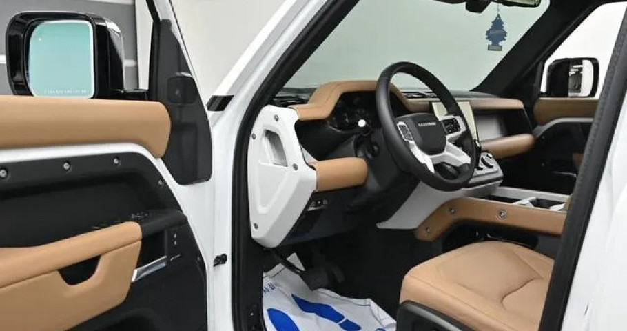 Land Rover Defender 