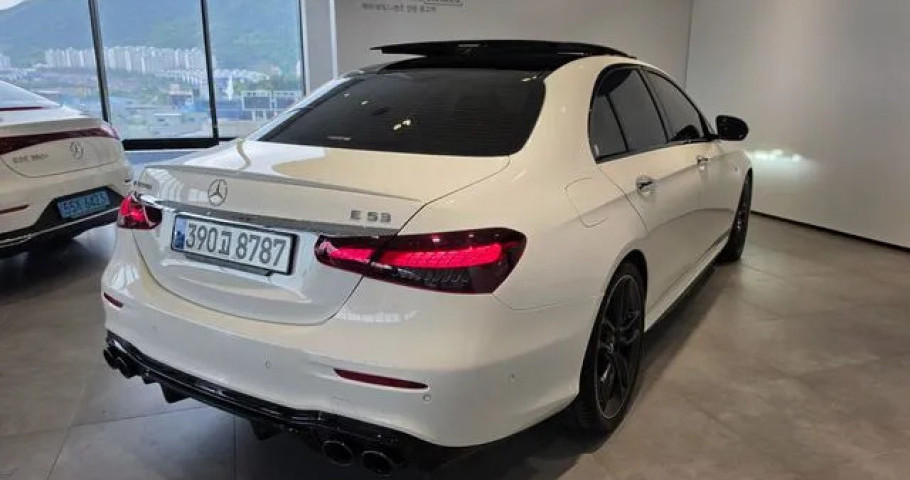 Mercedes-Benz E-Class 