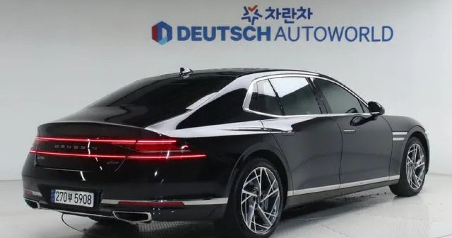 Genesis G90 