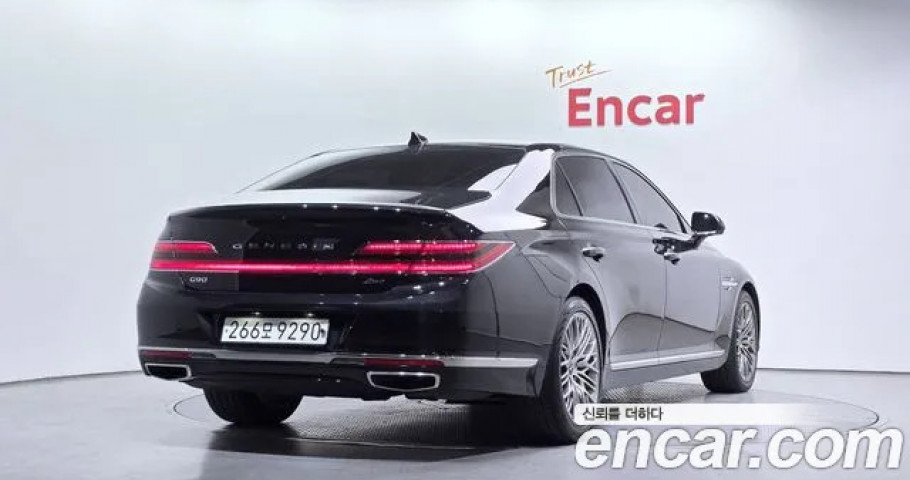 Genesis G90 