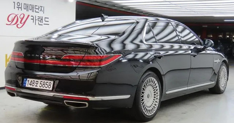 Genesis G90 