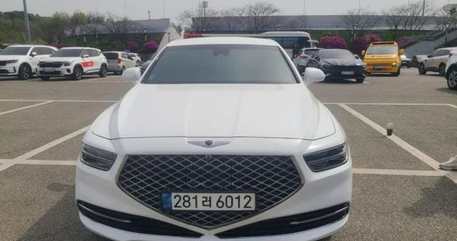 Genesis G90 