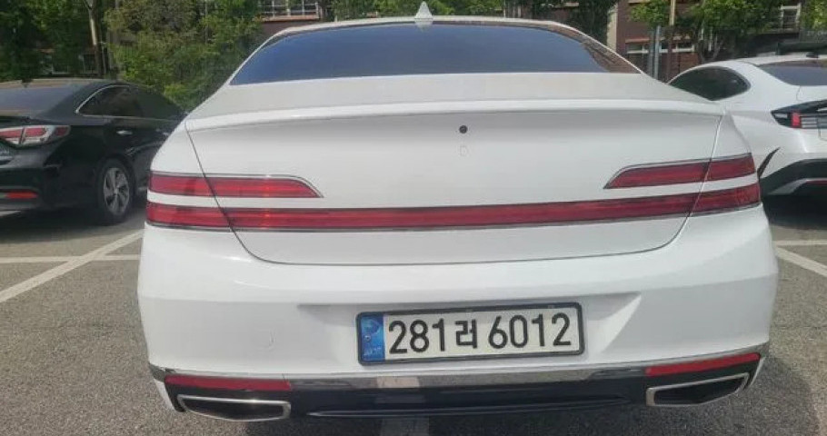 Genesis G90 