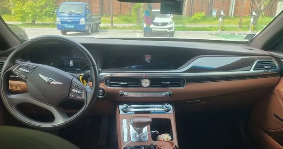 Genesis G90 
